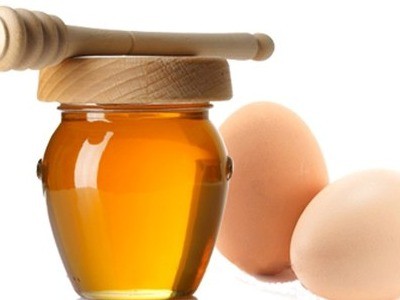 Chăm sóc tóc bóng mượt với trứng gà, mật ong Chăm sóc tóc bóng mượt với trứng gà, mật ong