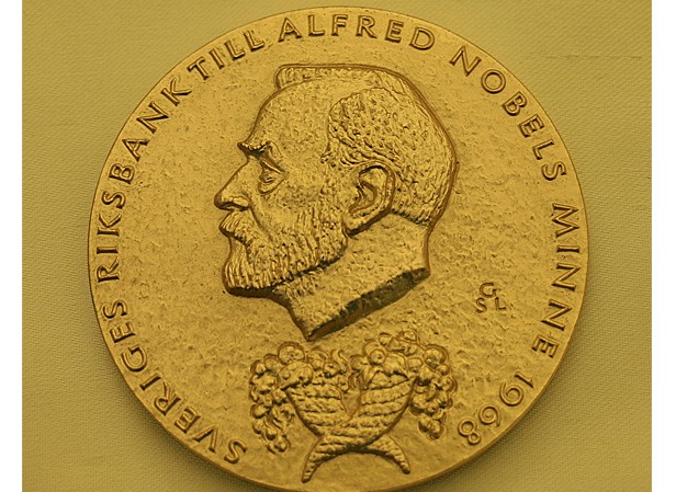 Nobel Vật lý 2012: kỉ nguyên mới cho vật lý lượng tử Giải Nobel danh giá nhằm vinh danh những nhà khoa học có cống hiến lớn cho thế giới