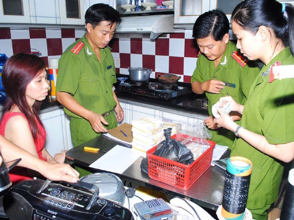 Bắt 10 chủ thầu số đề Khám xét ổ đề tại TP Bạc Liêu