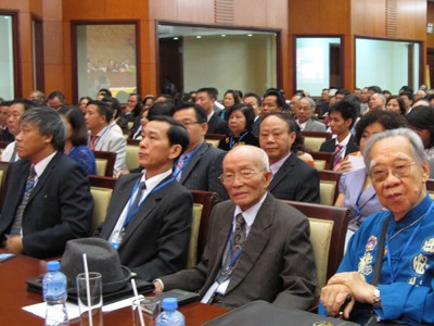 Hỗ trợ, bảo vệ người Việt ở nước ngoài Hỗ trợ, bảo vệ người Việt ở nước ngoài
