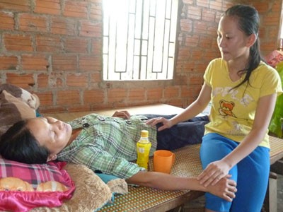 Nỗi lo của cô tân sinh viên nghèo có mẹ bệnh nặng Nỗi lo của cô tân sinh viên nghèo có mẹ bệnh nặng