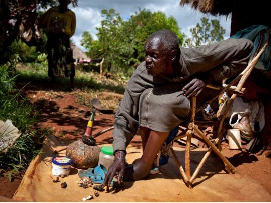 Pháp sư Kenya đoán ông Obama sẽ đắc cử Pháp sư John Dimo đoán ông Obama sẽ tái đắc cử Tổng thống Mỹ