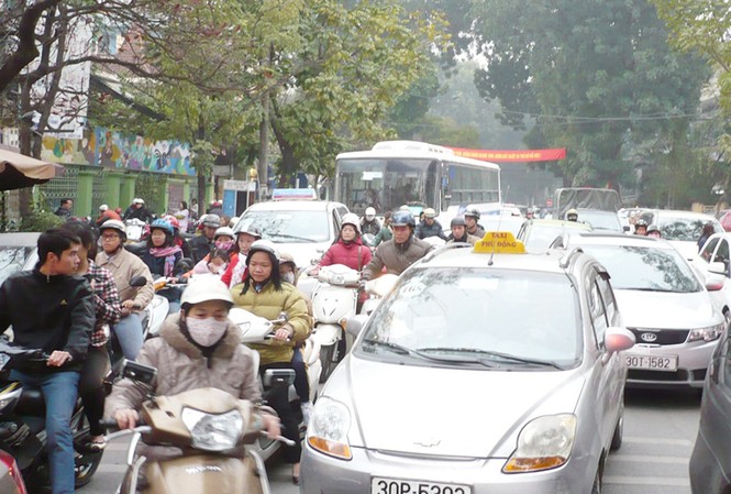 Chưa có cơ sở pháp lý Trong tháng 2, Sở GTVT Hà Nội phải trình đề án thu phí phương tiện trong nội đô. Ảnh: Trọng Đảng
