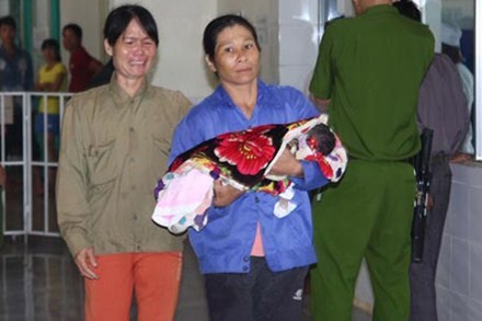 Ba trẻ tử vong vì bị tiêm nhầm thuốc co bóp tử cung Ba trẻ tử vong vì bị tiêm nhầm thuốc co bóp tử cung