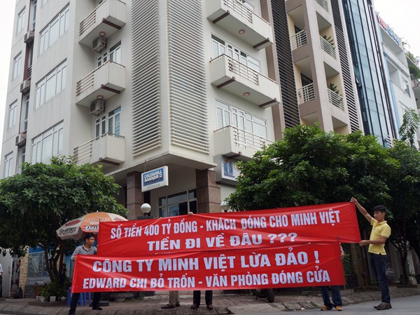 Chủ dự án Tricon Tower 'ôm' 400 tỷ biến mất, xử lý thế nào? Nhiều khách hàng vây trụ sở, nhưng chủ dự án đã biến mất