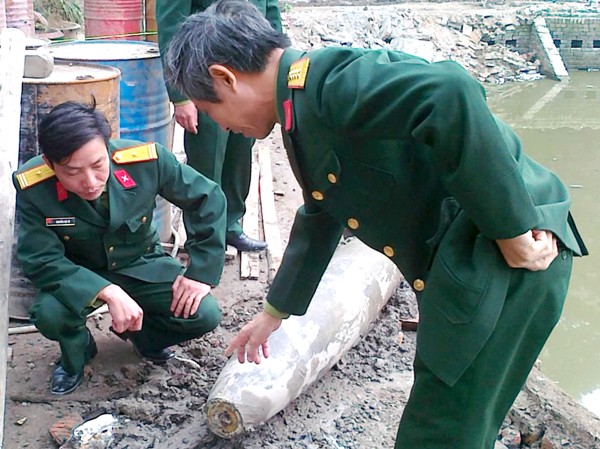 Phát hiện hai quả bom từ thời chiến tranh ở Hà Nội Phát hiện hai quả bom từ thời chiến tranh ở Hà Nội