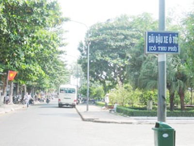 Bỏ thu phí đỗ xe ôtô trên nhiều tuyến đường Bỏ thu phí đỗ xe ôtô trên nhiều tuyến đường