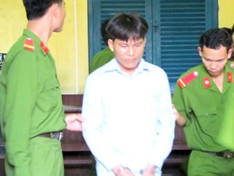Cha thiêu chết con trai bảy tuổi Cha thiêu chết con trai bảy tuổi