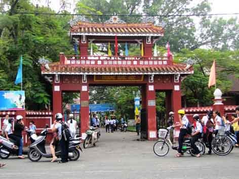 'Nghẹn ngào Quốc học Huế' 'Nghẹn ngào Quốc học Huế'