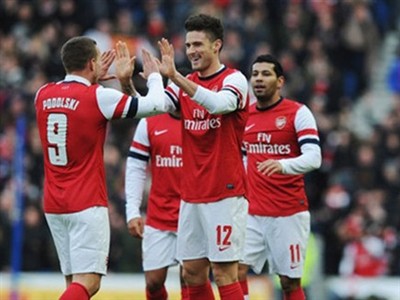 Các sao Arsenal được chăm sóc 'tận răng' ở Hà Nội Các sao Arsenal được chăm sóc 'tận răng' ở Hà Nội