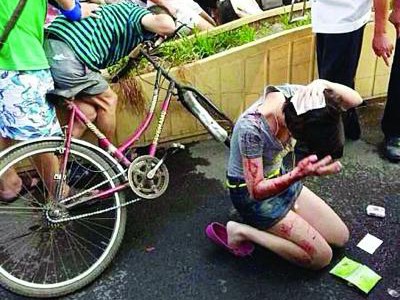 Thiếu nữ bị kẻ sàm sỡ dùng khóa đập vỡ đầu Thiếu nữ bị kẻ sàm sỡ dùng khóa đập vỡ đầu