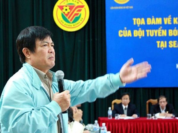 Sa thải ông Goetz, chọn HLV nội Chủ tịch Hội đồng HLV QG Nguyễn Sỹ Hiển kiến nghị VFF thay HLV Goetz bằng HLV nội. Ảnh: VSI