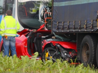 Ferrari 458 ‘bẹp dí’ chỉ sau 2 giờ được mua Ferrari 458 ‘bẹp dí’ chỉ sau 2 giờ được mua