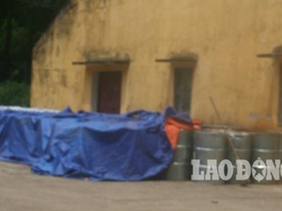 Chôn hàng tấn thuốc trừ sâu, đầu độc người dân Chôn hàng tấn thuốc trừ sâu, đầu độc người dân