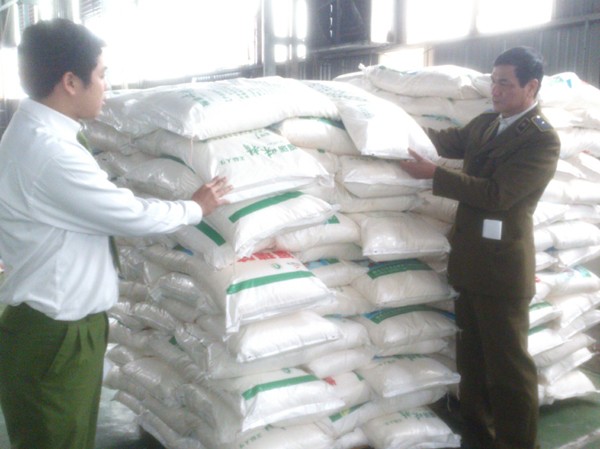 Gần chục tấn mì chính Trung Quốc tuồn về Hà Nội Gần chục tấn mì chính Trung Quốc tuồn về Hà Nội