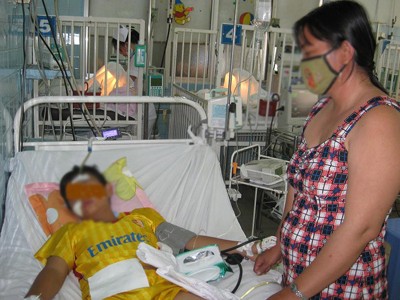 Sợ mẹ mắng, bé trai uống thuốc trừ cỏ tự tử Sợ mẹ mắng, bé trai uống thuốc trừ cỏ tự tử