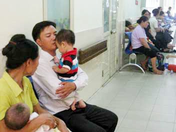Dịch tay chân miệng vẫn lan nhanh do tuyên truyền “lệch” Dịch tay chân miệng vẫn lan nhanh do tuyên truyền “lệch”