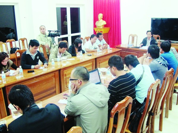 HLV Falko Goetz vẫn tại vị Phó CT Nguyễn Lân Trung thông báo VFF vẫn đặt niềm tin vào HLV Falko Goetz. Ảnh: VSI