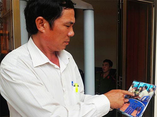 Hoãn xử vì kiểm sát viên bị tố ăn nhậu với nguyên đơn Hoãn xử vì kiểm sát viên bị tố ăn nhậu với nguyên đơn