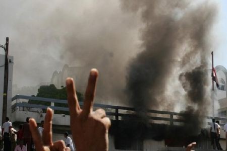 Lực lượng chính phủ Yemen bắt đầu rút quân Pháo kích tại Taiz diễn ra trong bốn ngày qua. Ảnh: Press TV