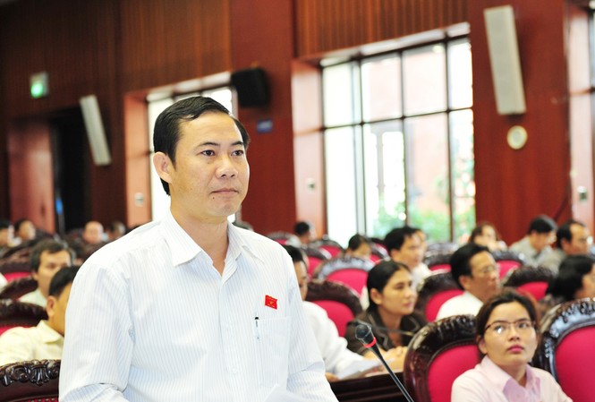 Cần sớm sửa Luật Đất đai ĐB Nguyễn Thái Học ( Phú Yên) phát biểu ý kiến. Ảnh Hồng Vĩnh