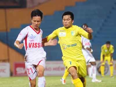 Vòng 12 V-League: Hà Nội T&T soán ngôi Vòng 12 V-League: Hà Nội T&T soán ngôi