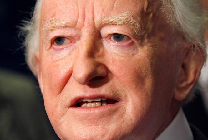 Nhà thơ 70 tuổi thắng cử tổng thống Ireland Nhà thơ 70 tuổi thắng cử tổng thống Ireland