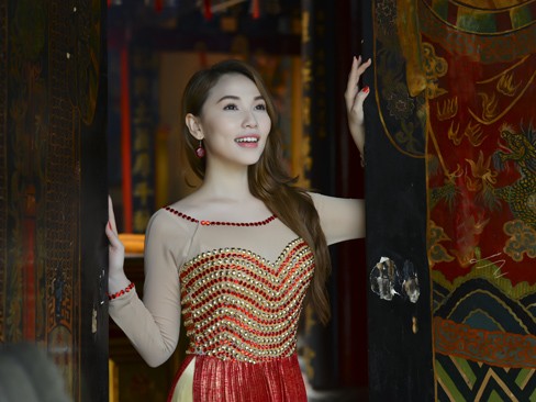 'Bạn thân' của Ngọc Trinh bỗng dưng kín đáo 'Bạn thân' của Ngọc Trinh bỗng dưng kín đáo