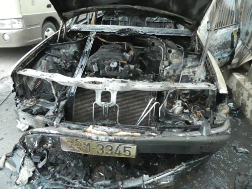 Hãng Mercedes chưa bình luận về xe cháy Phần còn lại của chiếc Mercedes sau vụ cháy