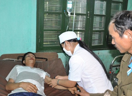 Xi măng Xuân Thành xây nhà tặng hai cha con 'người rừng' Xi măng Xuân Thành xây nhà tặng hai cha con 'người rừng'