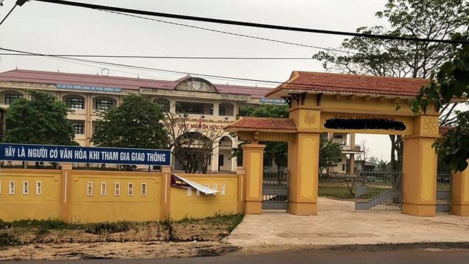 Nữ sinh lớp 10 bị xâm hại tình dục tập thể chưa nhớ diễn biến vụ việc Trường THPT Nguyễn Hữu Thận, nơi 2 anh em sinh đôi L.V.M.D và L.V.M.H đang theo học.