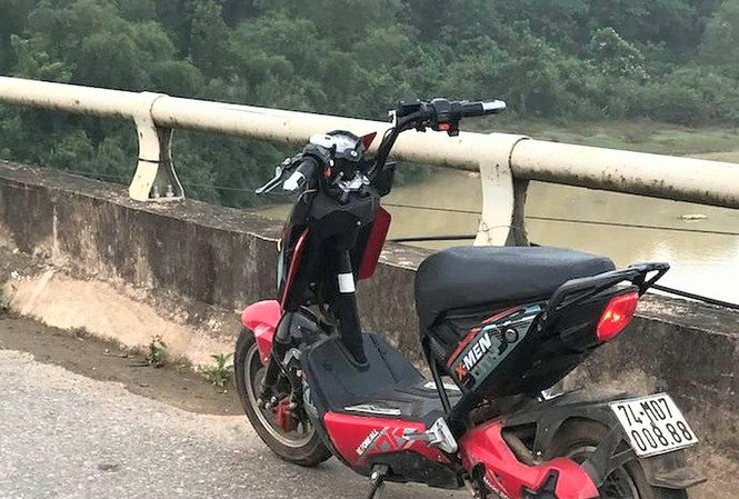 Điều tra vụ thi thể một nữ sinh được phát hiện trên sông Hiếu Xe máy điện của nạn nhân bỏ lại trên cầu Cam Tuyền