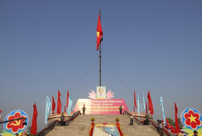 Long trọng Lễ Thượng cờ Thống nhất non sông Lễ Thượng cờ Thống nhất non sông