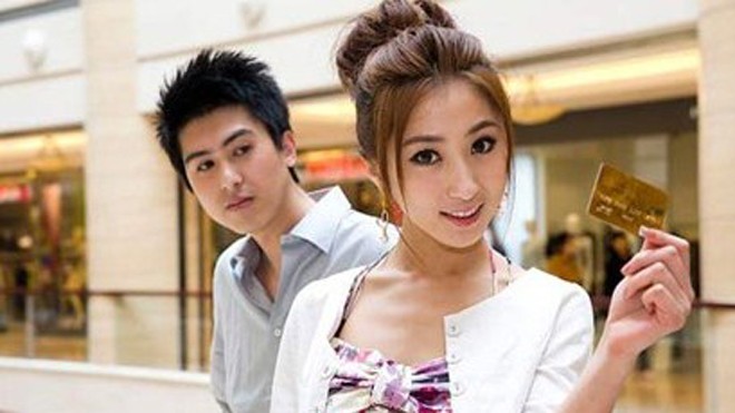 Thiếu nữ đờ đẫn, thẫn thờ vì chia tay Dại trai là câu chuyện ngày một phổ biến về những anh chàng “đào mỏ”… Ảnh: TL/PL&XH