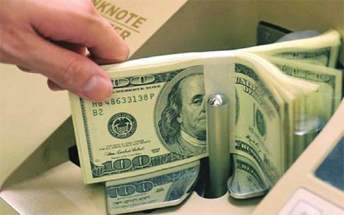 Dòng tiền lớn từ “đô” đang rậm rịch Sau một thời gian găm giữ để bảo toàn và có cả sự bảo thủ, một bộ phận dòng vốn hẳn đã chảy từ “đô” sang chứng khoán, có thể là cả từ vàng. Liệu đó có phải là một sự sửa sai? Câu trả lời tùy thuộc vào triển vọng của thị trường chứng khoán sau Tết. Hay, ch