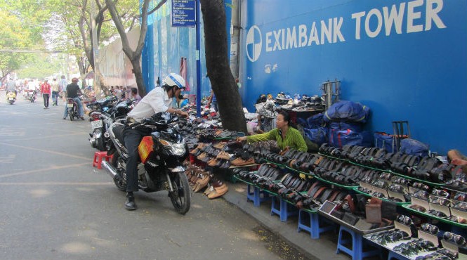 Đi Bến Thành “sắm” đồ cũ chơi tết Đi Bến Thành “sắm” đồ cũ chơi tết