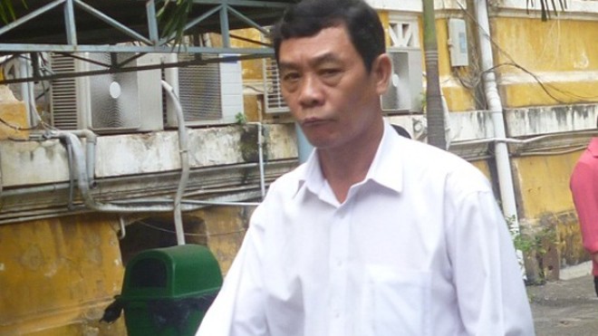 Dùng 'ảnh nóng' tống tiền người tình Bị cáo Xiếu lặng lẽ ra về và sắp phải chấp hành hình phạt 3 năm tù giam