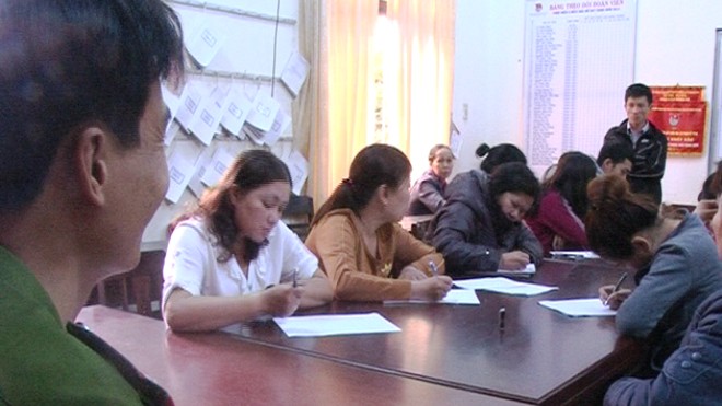 Bắt ổ bạc ‘quý bà’ tại Huế Nhóm “quý bà” đánh bạc bị công an bắt quả tang