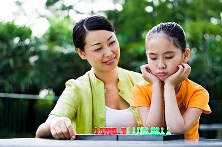 Làm gì khi con gái yêu sớm? Cần có lời khuyên hữu ích cho trẻ để trẻ phát triển tình cảm đúng hướng (ảnh minh họa)