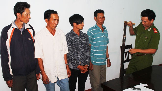 Bảo vệ vườn ươm cưa trộm cây sưa Nhóm trộm gỗ sưa bị bắt