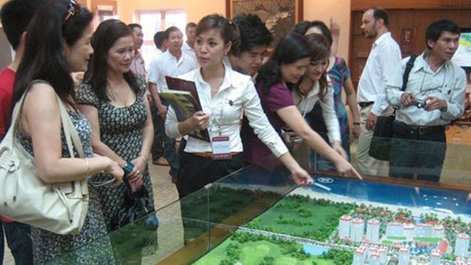“Phong trào” nói không với bán nhà trên giấy Người mua nhà đang đứng trước nhiều lựa chọn do nguồn cung khá dồi dào và sự cạnh tranh giữa các chủ đầu tư.