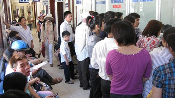 Nhập viện vì kem chống nắng Mùa hè, bệnh nhân đến khám da liễu thường gia tăng. Ảnh minh họa