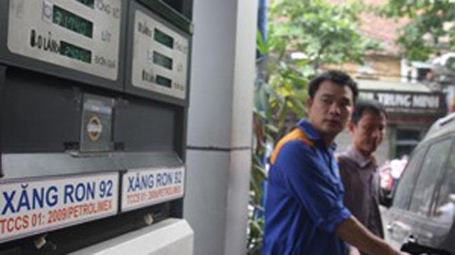 Tiếp tục tăng mức sử dụng quỹ bình ổn với xăng RON 92 Ảnh minh họa (Nguồn: TTXVN)
