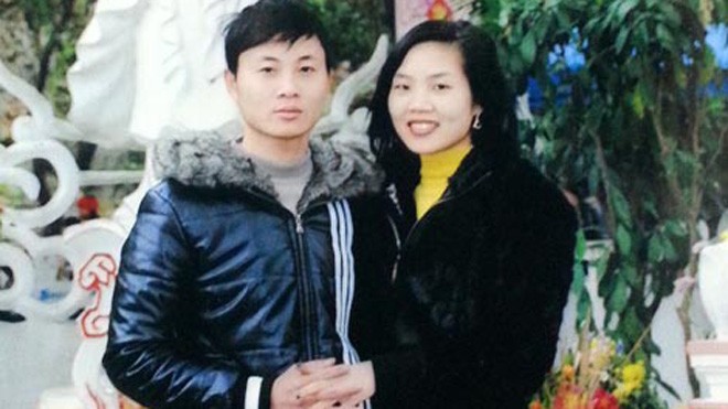 Gã chồng nhẫn tâm trả thù vợ cũ bằng axít Ảnh Lê Văn Dương và chị Đồng Thị Linh thời còn mặn nồng được Dương mang theo khi gây án.