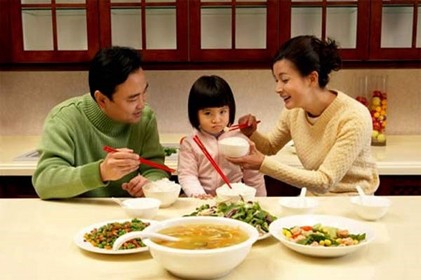 Luyện ăn cho con trước khi vào… lớp 1 Luyện ăn cho con trước khi vào… lớp 1