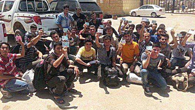 Chiến dịch “tẩy não” 140 nam sinh người Kurd bị bắt cóc của ISIS Hơn 140 nam sinh người Kurd bị ISIS bắt cóc để huấn luyện quân sự