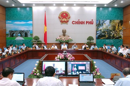 Chính phủ nghe báo cáo về tình hình Biển Đông Quang cảnh phiên họp đầu cầu Hà Nội. Ảnh: VGP/Nhật Bắc