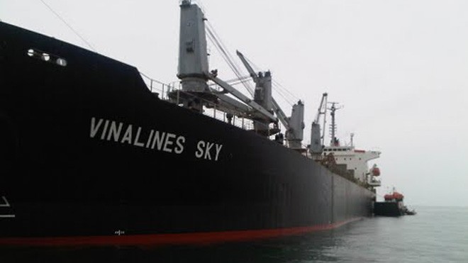 Vinalines tổn thất lớn với vụ kiện 3 triệu USD Tàu Vinalines Sky từng bị phía Hàn Quốc bắt giữ theo yêu cầu của SKE&C sau khi có phán quyết của VIAC. Ảnh: Vinalines