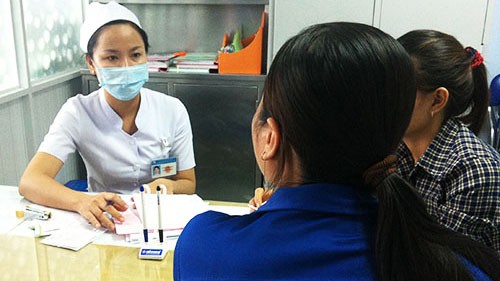 Nữ sinh khóc thút thít đi phá thai để kịp ngày tựu trường chỉnh hành vi của mình trước khi để xảy ra điều đáng tiếc. Ảnh minh họa: Thiên Chương