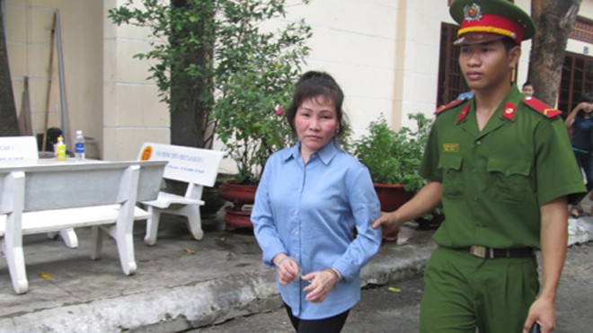 Bán dâm rồi tranh thủ trộm cắp tài sản Bị can Nguyễn Ngọc Giàu bị dẫn giải tại phiên tòa